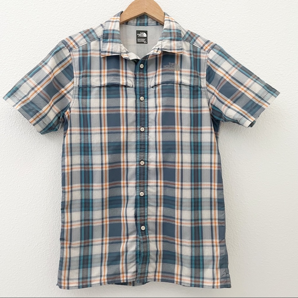 The North Face plaid shirt sleeve size small